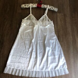 La Perla White Lace Chemise with Delicate Details